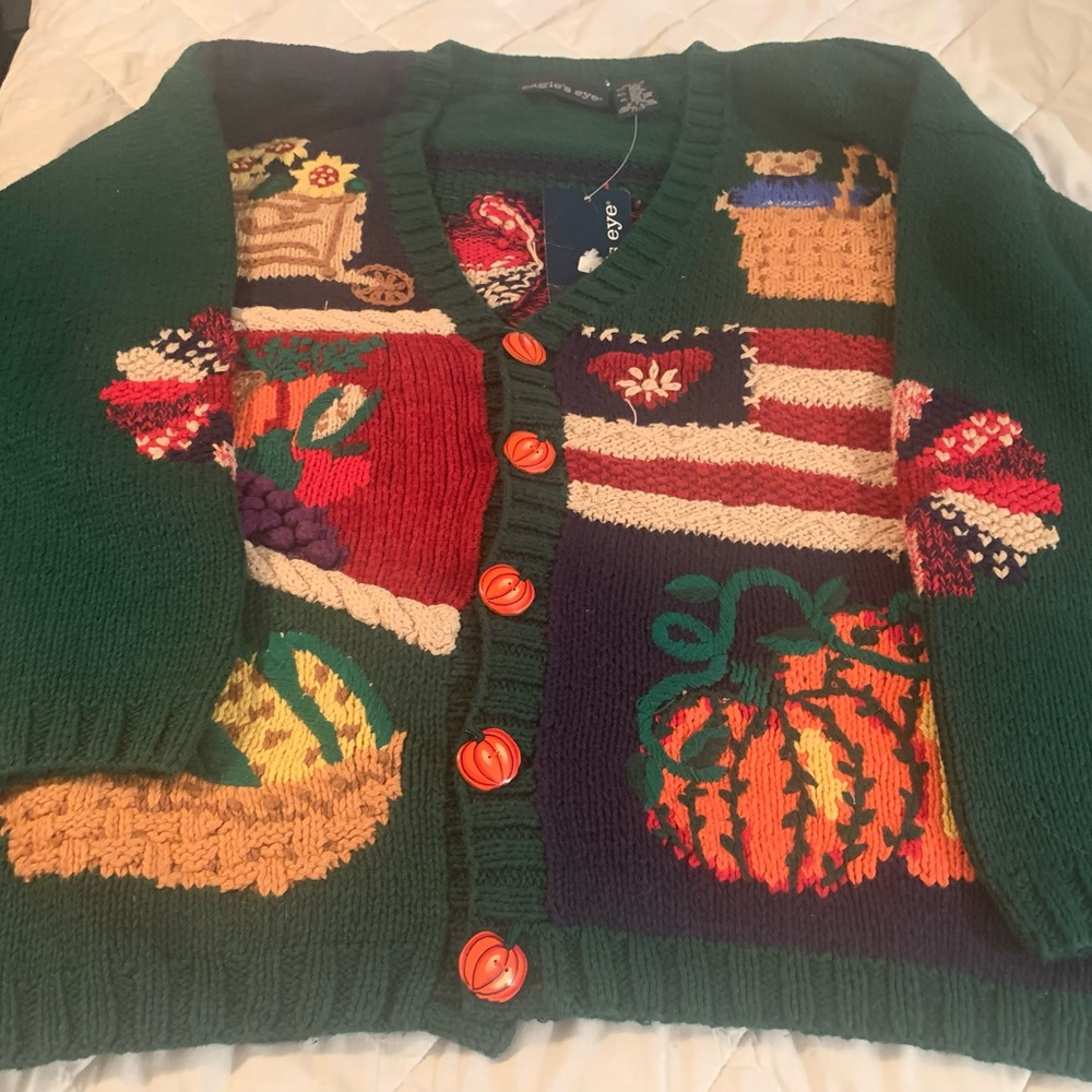 LONGEBERGER GREEN SWEATER.